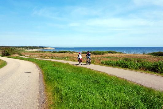 Cycling with Freewheeling Adventures in the Kattegattleden you will bike through beautiful coastal scenery near lovely sandy beaches and gorgeous viewpoints, and pass through picturesque fishing villages and cosy towns.