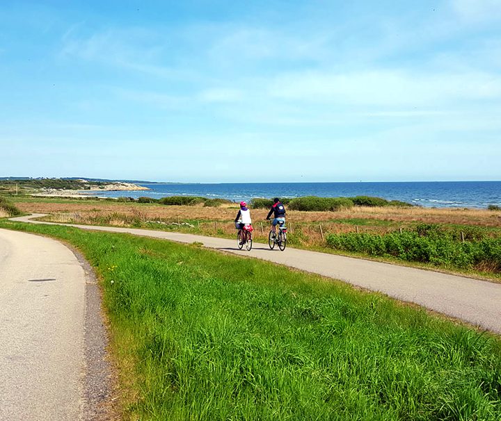 Cycling with Freewheeling Adventures in the Kattegattleden you will bike through beautiful coastal scenery near lovely sandy beaches and gorgeous viewpoints, and pass through picturesque fishing villages and cosy towns.