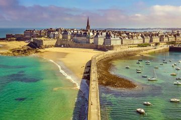 This image shows the historic walled city of Saint-Malo, located in the Brittany region of northwest France