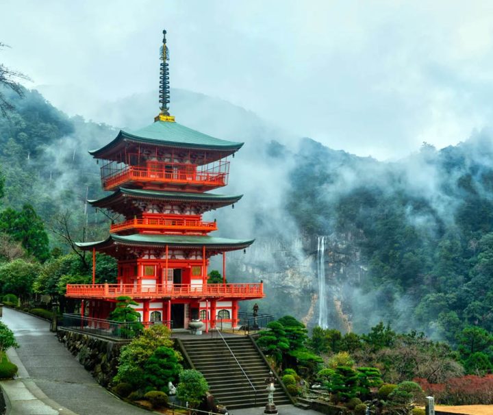 This image shows the iconic Seiganto-ji Temple, a Tendai Buddhist temple located in Wakayama Prefecture, Japan